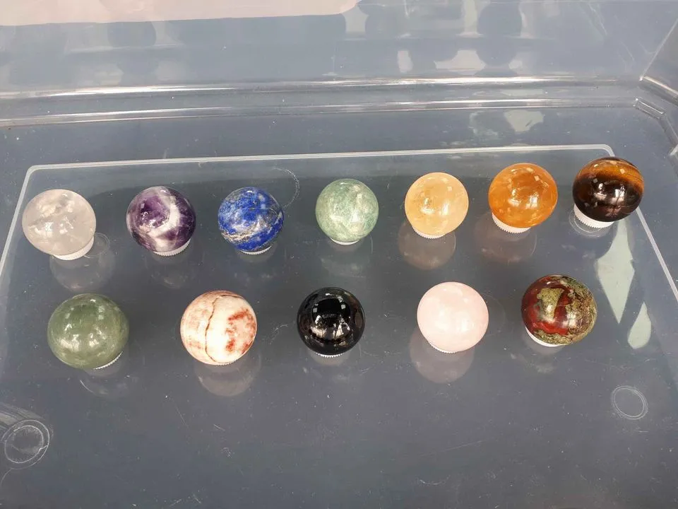 Gemstones - Spheres 40mm All sorted