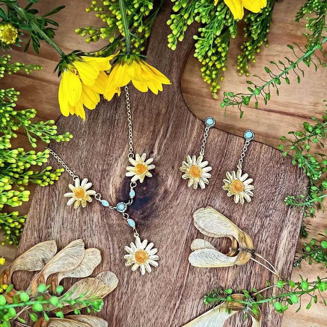 Golden Buttery Daisy Pearl Earrings